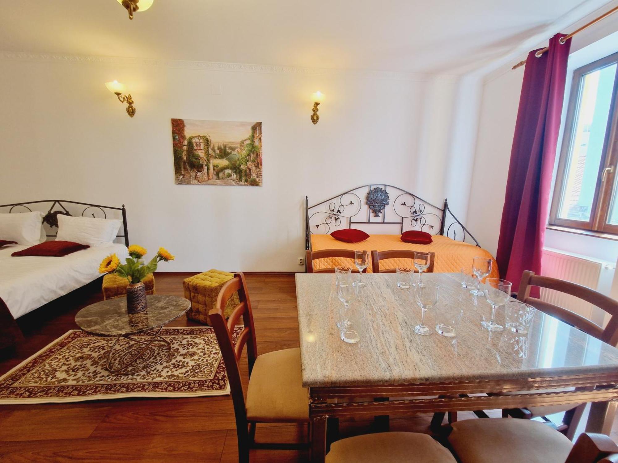 5* Royal House Near Unirii Square Villa คลูจ-นาโปกา ภายนอก รูปภาพ