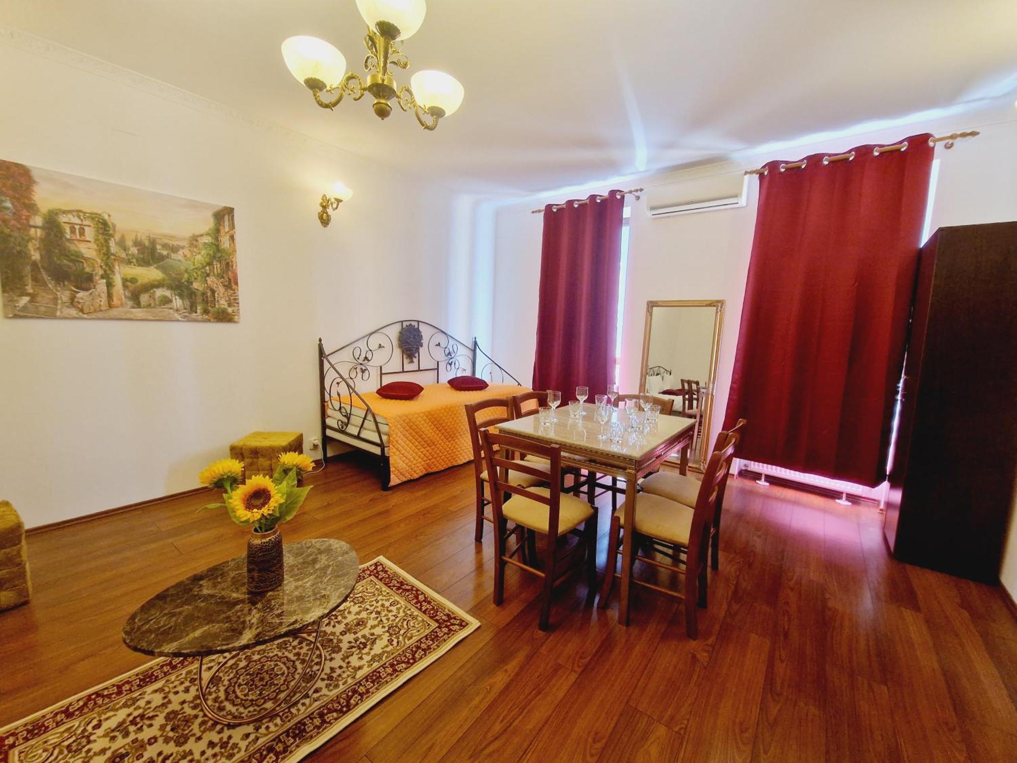 5* Royal House Near Unirii Square Villa คลูจ-นาโปกา ภายนอก รูปภาพ