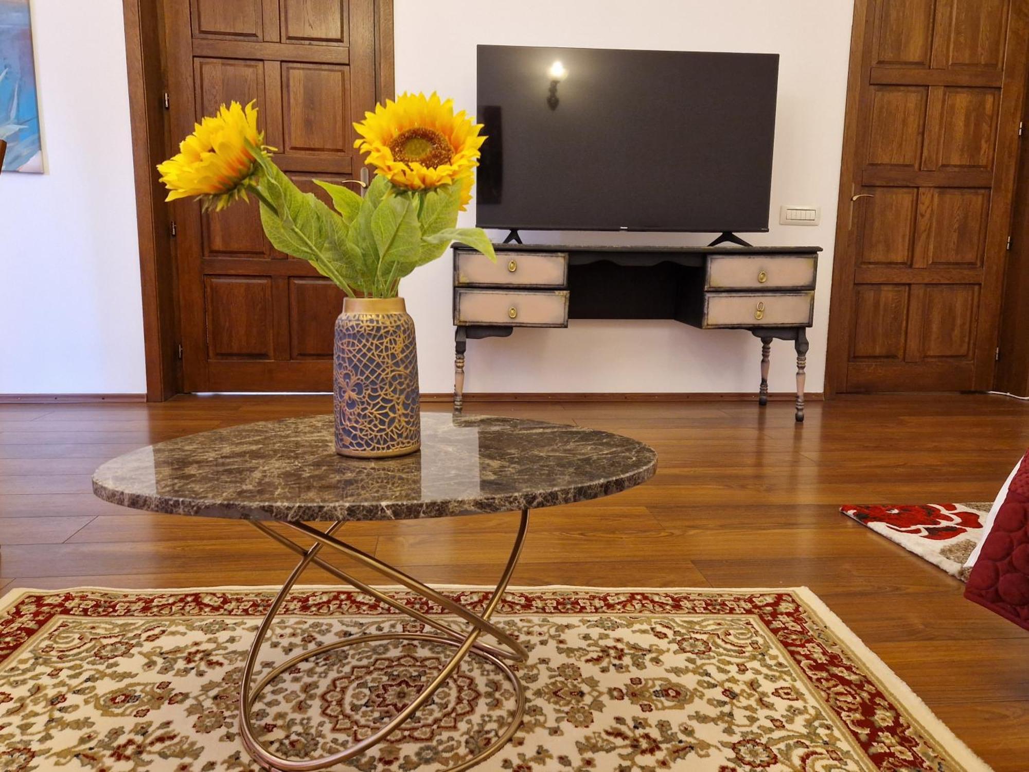 5* Royal House Near Unirii Square Villa คลูจ-นาโปกา ภายนอก รูปภาพ